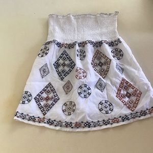 Cute top with fun detailing.